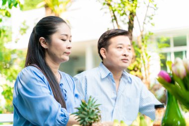 Green Park 'ta birkaç orta buluşma, orta çift randevusu.