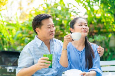 Green Park 'ta birkaç orta buluşma, orta çift randevusu.