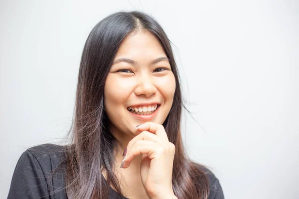 Vackra Glada Asiatiska Kvinnor Porträtt Ler Bär Svart Skjorta Vit — Stockfoto