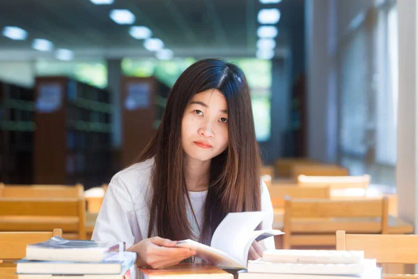 Азійські Бізнес Жінки Читають Книги Бібліотеці Освіта Концепції — стокове фото