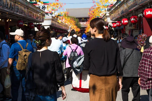 Asakusa Tokyo Japonsko Října 2016 Turisté Těší Nakamise Nákupní Ulice — Stock fotografie