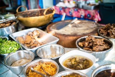 Erişteli ördek çorbası, Çin yemeği.