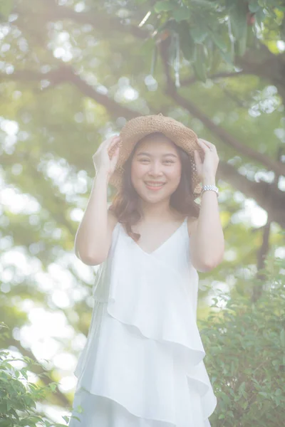 Beautifulk Femmes Asiatiques Loisirs Dans Parc Public Ville Avec Lumière — Photo