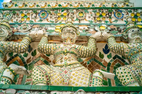 Statua Gigante Piedi Nel Tempio Wat Arun Dell Alba Bangkok — Foto Stock