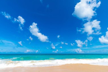 Deniz dalgası kumsalı güneşli bir gün Andaman Denizi Phuket Tayland