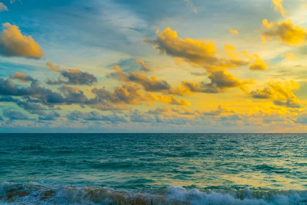 Dramatický Západ Slunce Obloha Mrak Moři Pláž Příroda Krajina — Stock fotografie