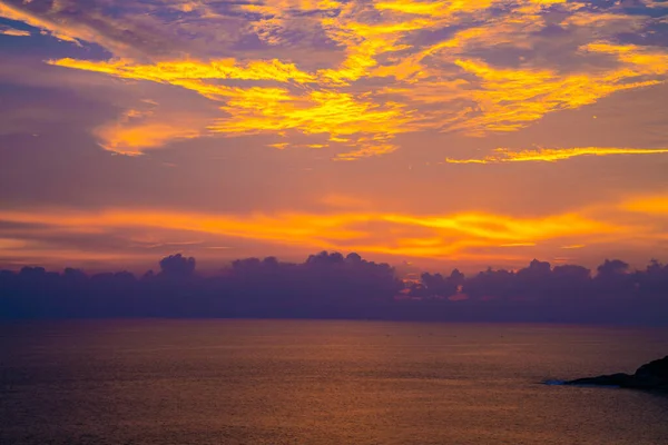 Небо Заката Морском Берегу Облаками — стоковое фото