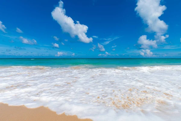 Mořská Vlna Pláž Slunečný Den Andaman Moře Phuket Thajsko — Stock fotografie