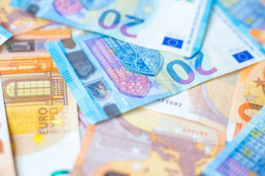 20 ve 50 değerindeki arka plan Avro para faturası finans kavramını kapat