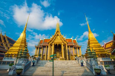 Bangkok, Tayland 'daki Büyük Saray Buda Tapınağı' nın Altın Mimarisi