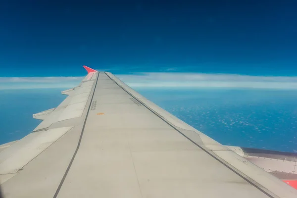 Ala Avión Con Cielo Azul Nube Escena Del Día Fondo — Foto de Stock