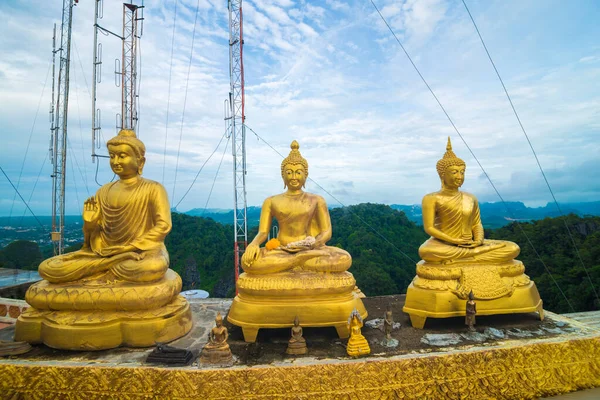 Goldene Buddha Statue Morgen Auf Dem Gipfel Des Berges — Stockfoto