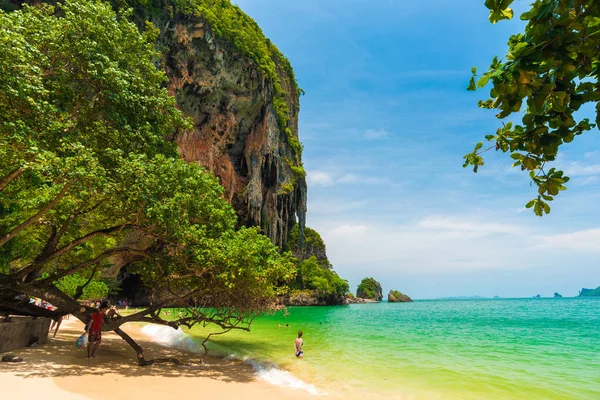 Ilha Mar Praia Areia Branca Com Ilha Rochosa Krabi Tailândia — Fotografia de Stock
