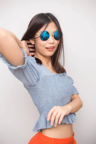 Retrato Moda Bonita Asiática Mulheres Com Óculos Sol Postar Fundo — Fotografia de Stock