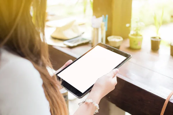 Akıllı Tablet Bilgisayar Kullanan Kadınları Ellerinizi Kapatın Iletişim Konsepti — Stok fotoğraf