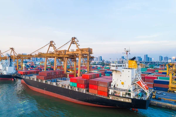 Spedizione Container Dell Industria Logistica Tranport Con Boat River City — Foto Stock