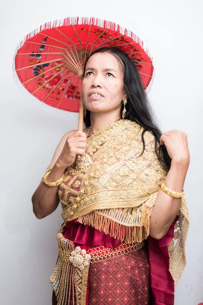 Ältere Asiatische Frauen Tragen Traditionelle Seidenanzugstoffe Isoliert Auf Weißem Hintergrund — Stockfoto