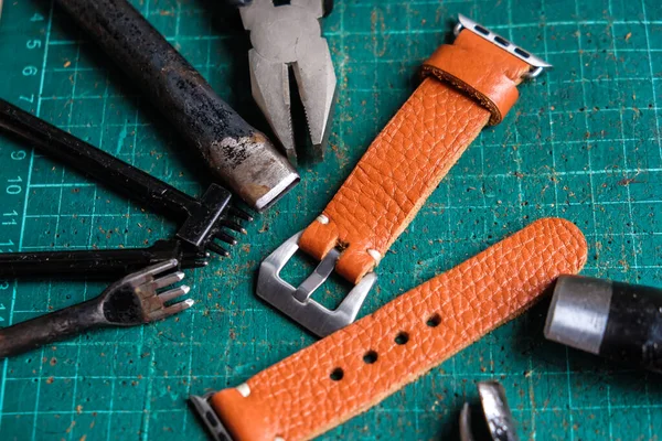 Leather crafts working handmade watch strap, Leather craftsmanship