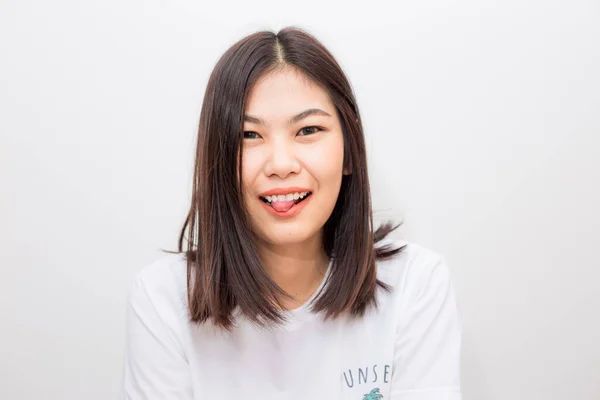 Porträt Attraktiver Junger Asiatischer Frauen Entspannt Und Lächelnd Auf Weißem — Stockfoto