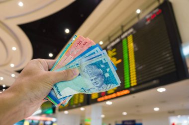 Malezya para ringgit fatura elde alışverişe hazır