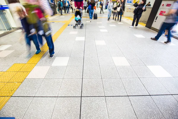 Movimiento Personas Corriendo Negocio Transporte Estación Tren — Foto de Stock