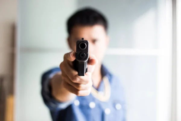 Mafia Hombre Rico Camisa Jean Con Pistola Oro Concepto Violencia —  Fotos de Stock