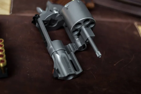 Revolver Magnum Pistole Měkkým Hrotem Bundy Jsp 240 Zrnitá Kulka — Stock fotografie