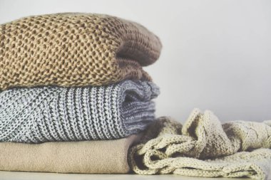 renkli görüntü sıcak kazak hafif g masada dizilir