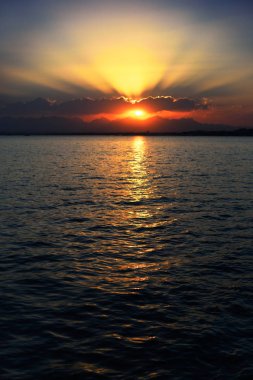 günbatımı Kızıldeniz Mısır, dikey