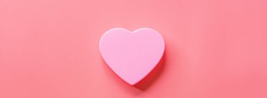 Pembe şömineli sevgililer günü geçmişi. Düz konum, üst görünüm, model, şablon, kopyalama alanı. 14 Şubat kutlamaları için asgari soyut kompozisyon