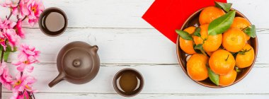 2020 yılındaki Çin aksesuarları ve Ay Yeni Yıl Festivali konsepti dekorasyonları. Tepede, en üstte. Boşluğu kopyala, şablon modellemesi