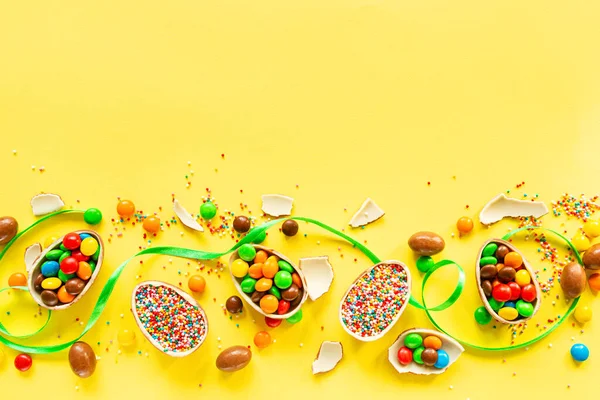 Chocolate Easter Eggs Colorful Candies Yellow Paper Background Flat Lay — Stock Photo, Image