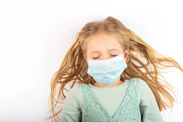 Coronavirus Air Pollution Pm2 Concept Little Caucasian Girl Wearing Mask — Stock Photo, Image