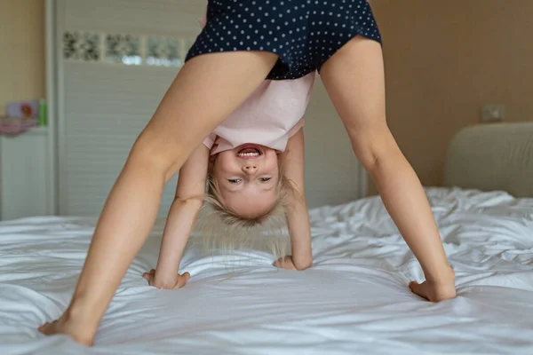 Miúdo Divertir Durante Quarentena Covid Casa Fique Casa Campanha Mídia — Fotografia de Stock