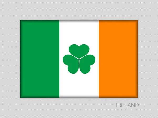 Bandera de Irlanda con Shamrock. Ratio Nacional de Aspecto del Alférez 2 a 3 — Archivo Imágenes Vectoriales