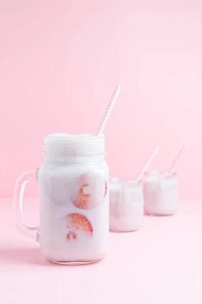 Strawberry Milk Shake Strawberry Pieces Jar Pastel Pink Background Healthy — Stock Photo, Image