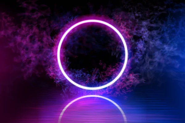 Γεωμετρικός κύκλος νέον χρώματος σε σκούρο φόντο. Στρογγυλή μυστικιστική πύλη, φωτεινή γραμμή, πινακίδα νέον. Αντανάκλαση του μπλε και ροζ νέον φως στο πάτωμα. Ακτίνες φωτός στο σκοτάδι, καπνός. Διάνυσμα. — Διανυσματικό Αρχείο