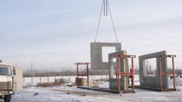 Mecanismo especial elevadores enganchado panel de pared para la construcción de la casa — Vídeos de Stock