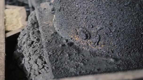 Великий заводський рівень інструменту сірого бетонного шару створює панель — стокове відео