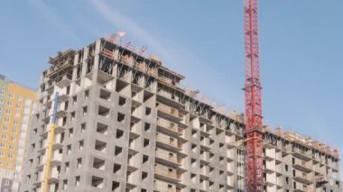 vinci döndürmek süspansiyon kancasını panelin üstüne taşır