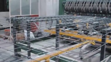 modern kaynak makinesi uzun bir levha kalıbı oluşturdu
