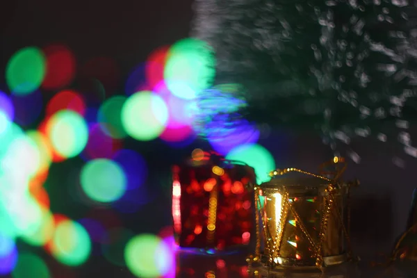 Kolorowe dekoracje świąteczne na Boże Narodzenie i Nowy Rok. — Zdjęcie stockowe