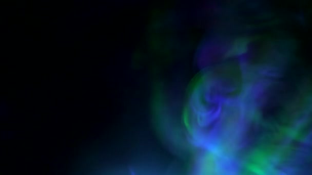 Jazyk kouře ve světle lucerny. — Stock video
