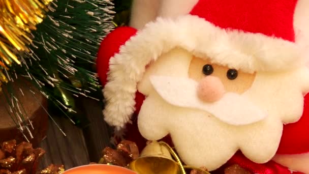Parlak Renkli Yeni Yıl Eski Ahşap Bir Bankta Noel Ağacı — Stok video