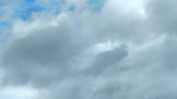 Облака Летят Зимнему Небу Снежные Облака Движущиеся Ветром Холодному Зимнему — стоковое видео