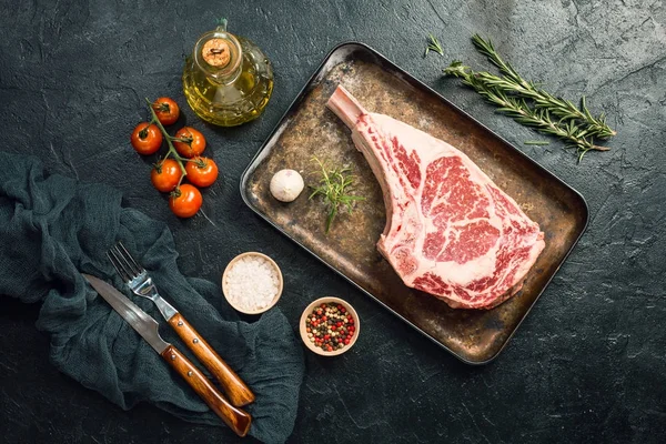 Ham tomahawk sığır eti biftek — Stok fotoğraf