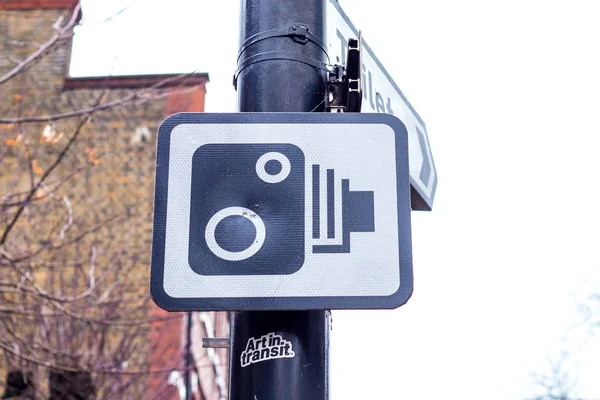 Hız sınırı kamera sokak tabelası