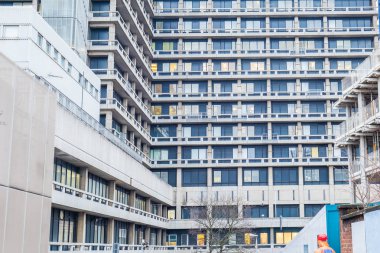 Hastane geri tam bir şantiye yanında