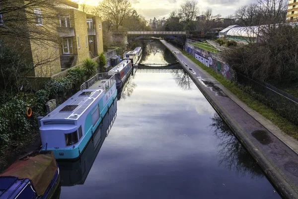 British water canal with house boats — Stock Photo, Image