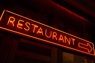 Işıklı Restoran kırmızı işaret